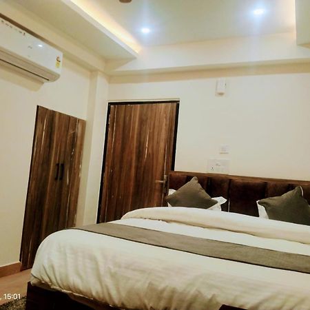 Hotel Abhinandan Ayodhya Eksteriør bilde