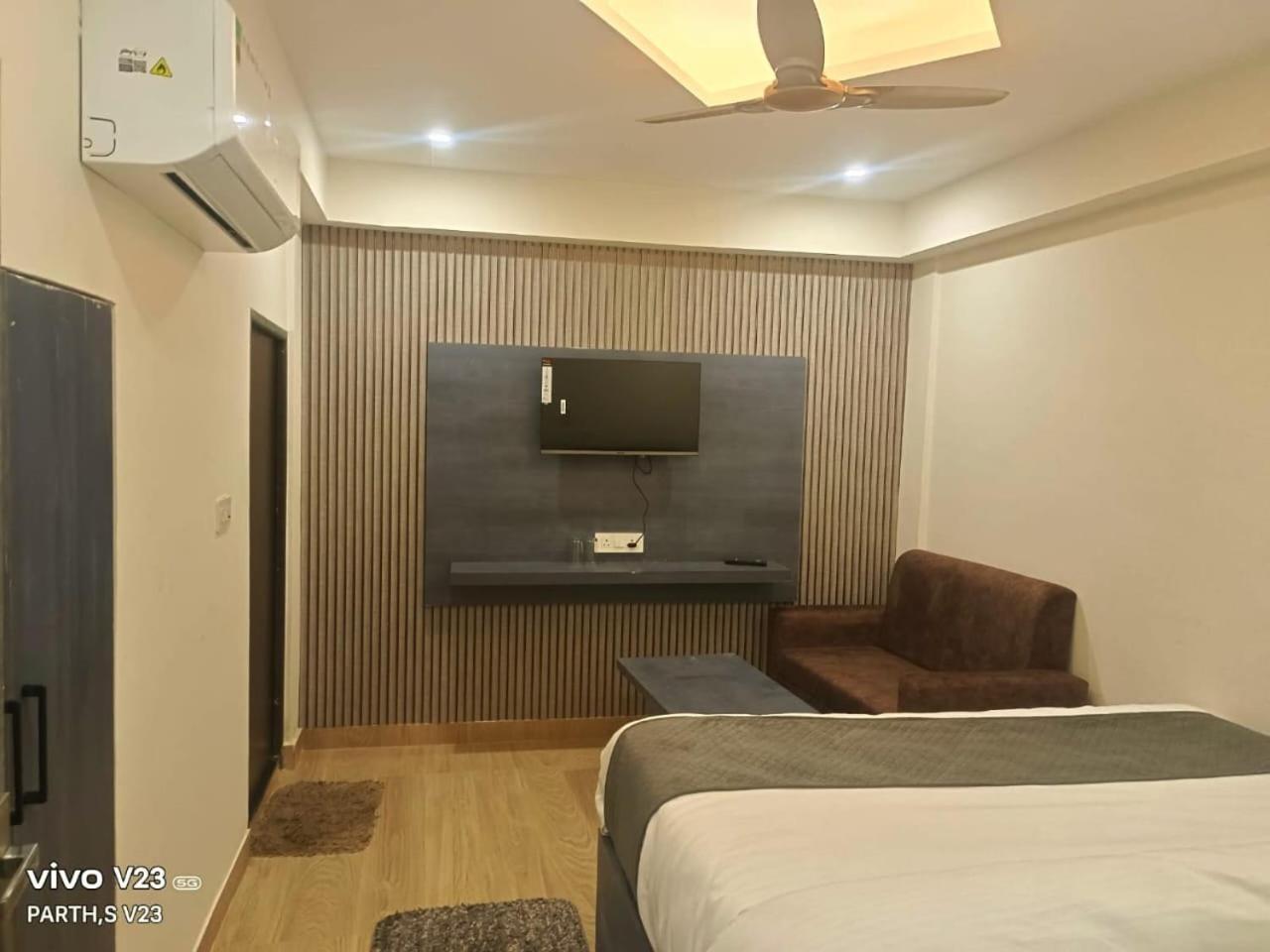 Hotel Abhinandan Ayodhya Eksteriør bilde